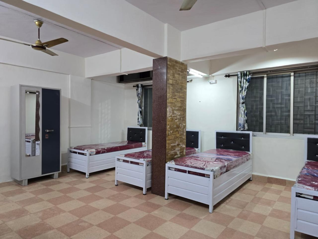 Boys Paying Guest Available in Mahakali Caves Road Andheri East.
