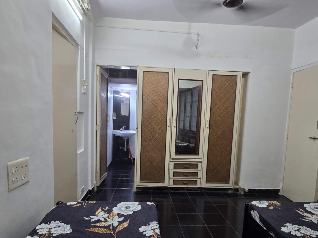 GIRLS Paying Guest Available in Nav Prabhat Vile Parle East.