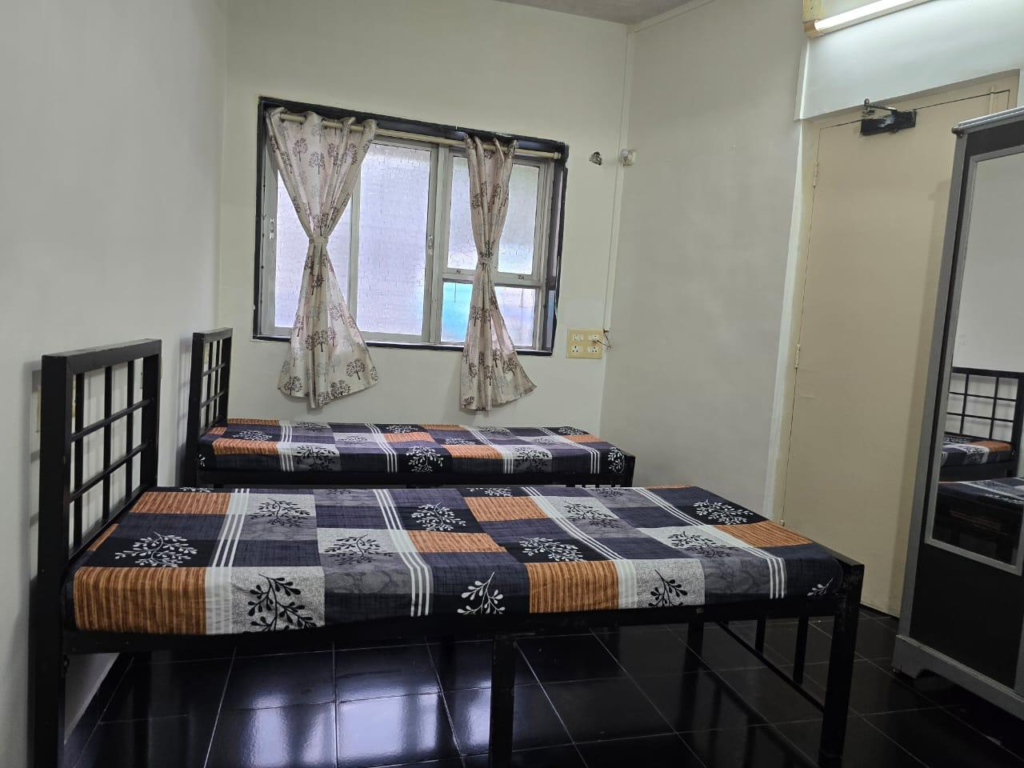 GIRLS Paying Guest Available in Nav Prabhat Vile Parle East.