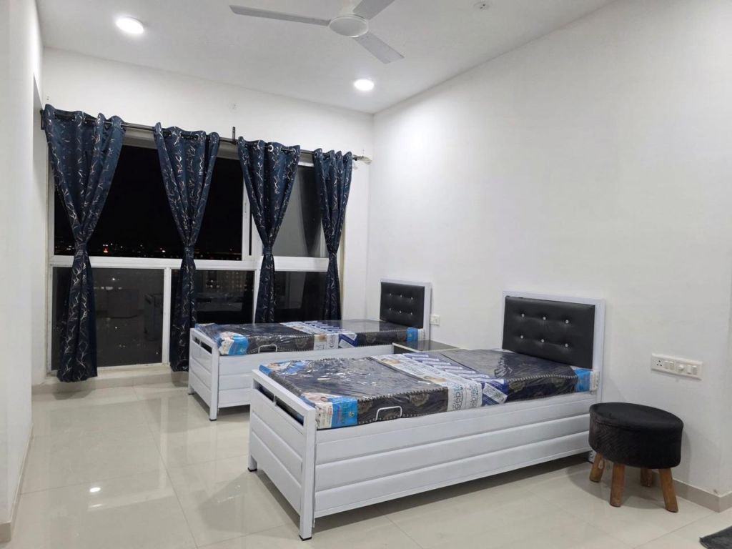 GIRLS Paying Guest Available in 1102 Vkg Chakala
