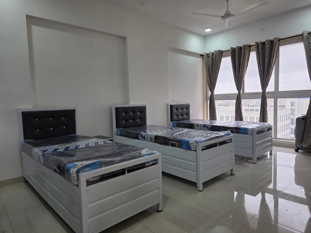 GIRLS Paying Guest Available in 1102 Vkg Chakala